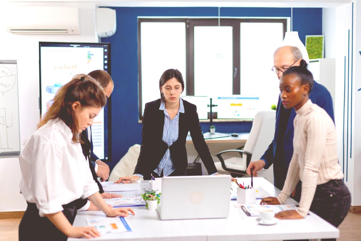 Espacio de trabajo colaborativo con herramientas financieras